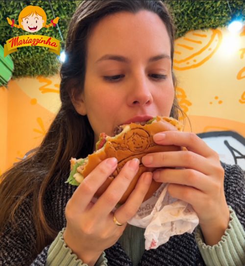 Amanda Pereira em parceria com a hamburgueria Mariazzinha